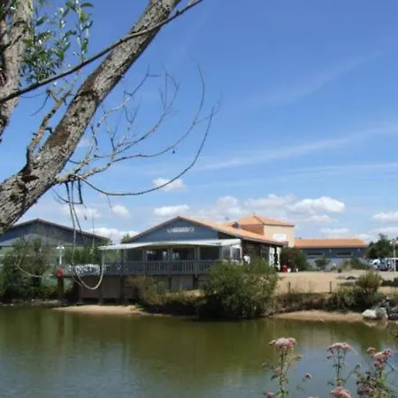 Rev2vacances Etang De Besse 3 Ch La Parée Preneau